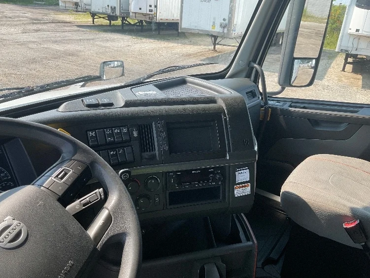 2023 Volvo VNL 760 in La Porte, IN — photo 10