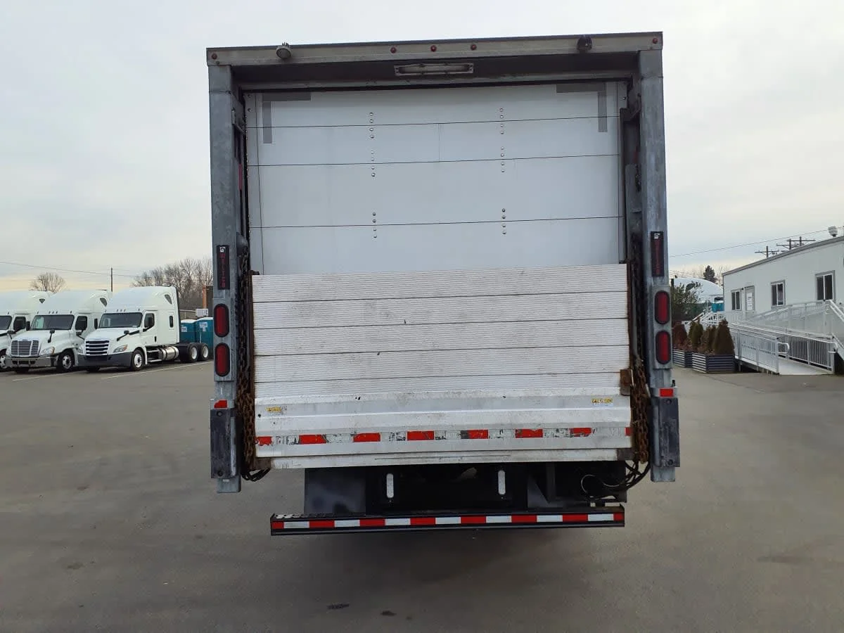 2018 Freightliner M2 106 - image 5
