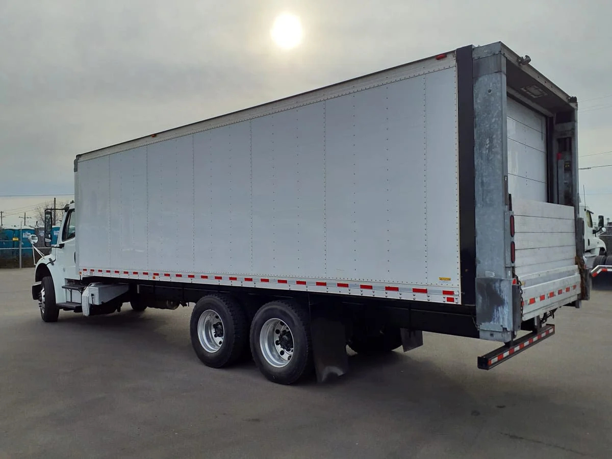 2018 Freightliner M2 106 - image 6