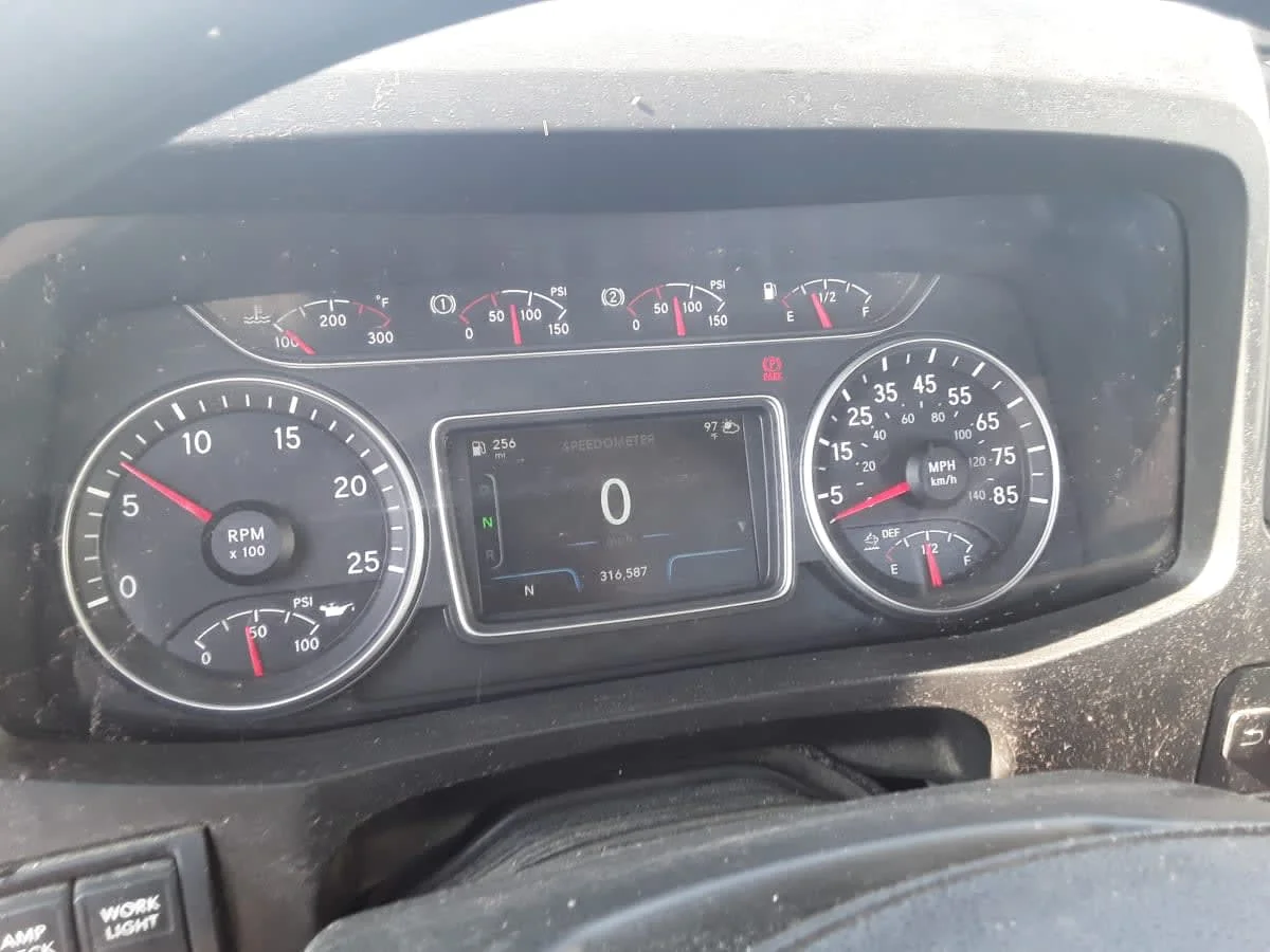 2019 International LT in Allentown, PA — photo 10