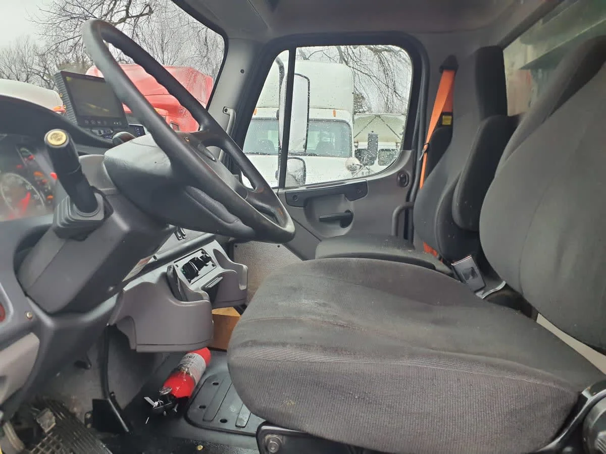 2019 Freightliner M2 106 in Springfield, MA — photo 12