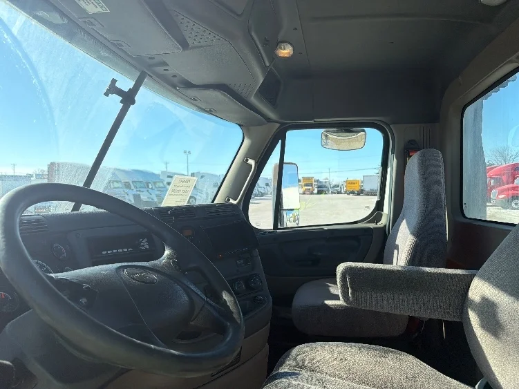 2018 Freightliner Cascadia - image 10