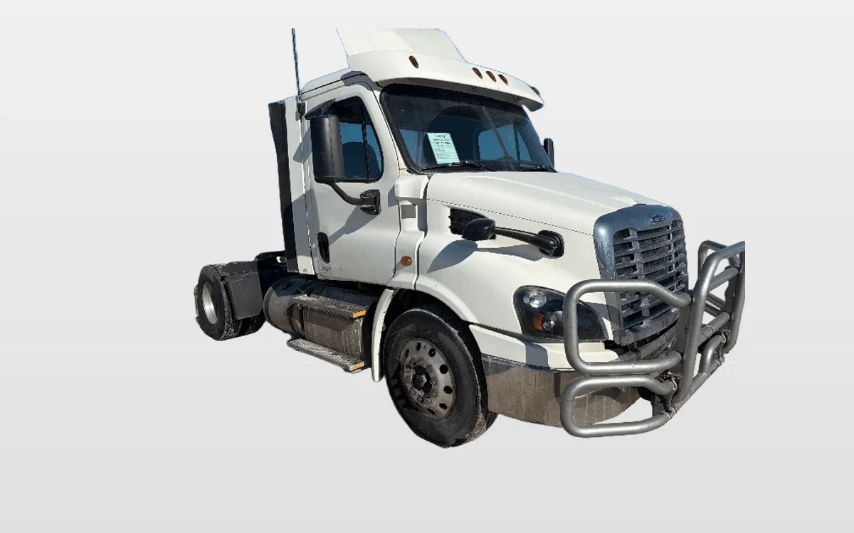 2018 Freightliner Cascadia - image 1
