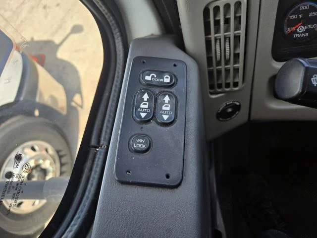 2019 International 4300 - image 17