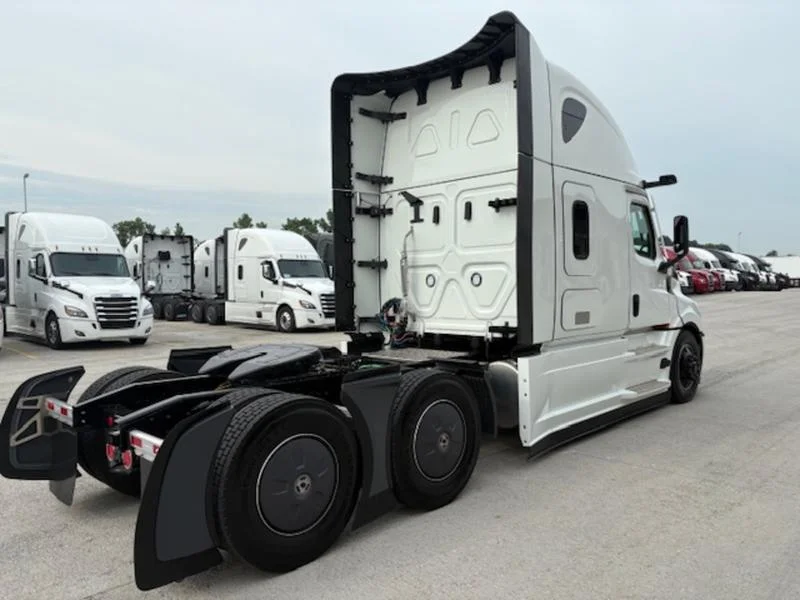 2026 Freightliner Cascadia - image 5
