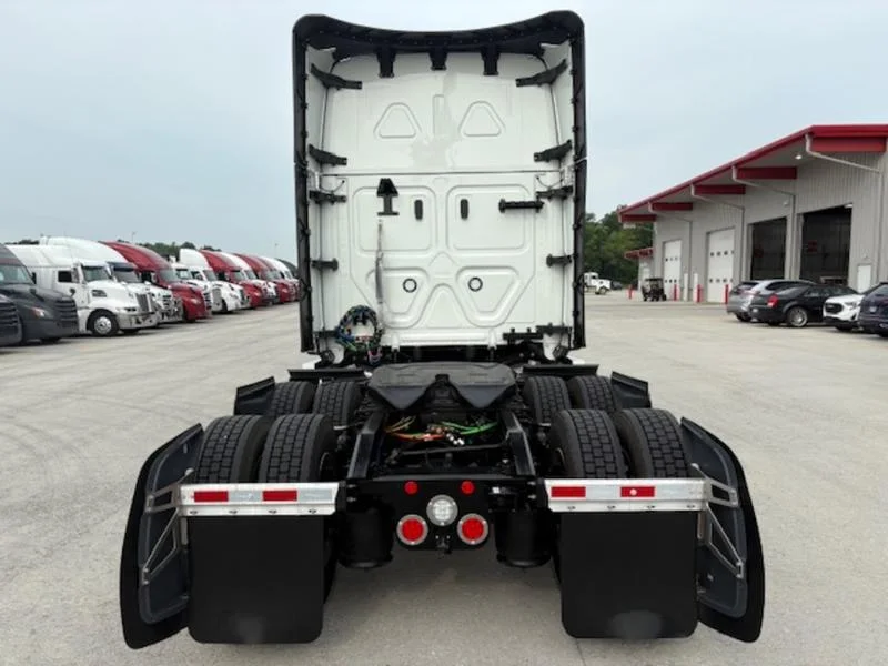 2026 Freightliner Cascadia - image 6