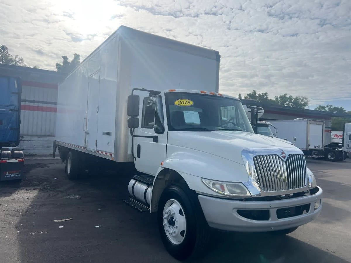2018 International 4300 - image 3