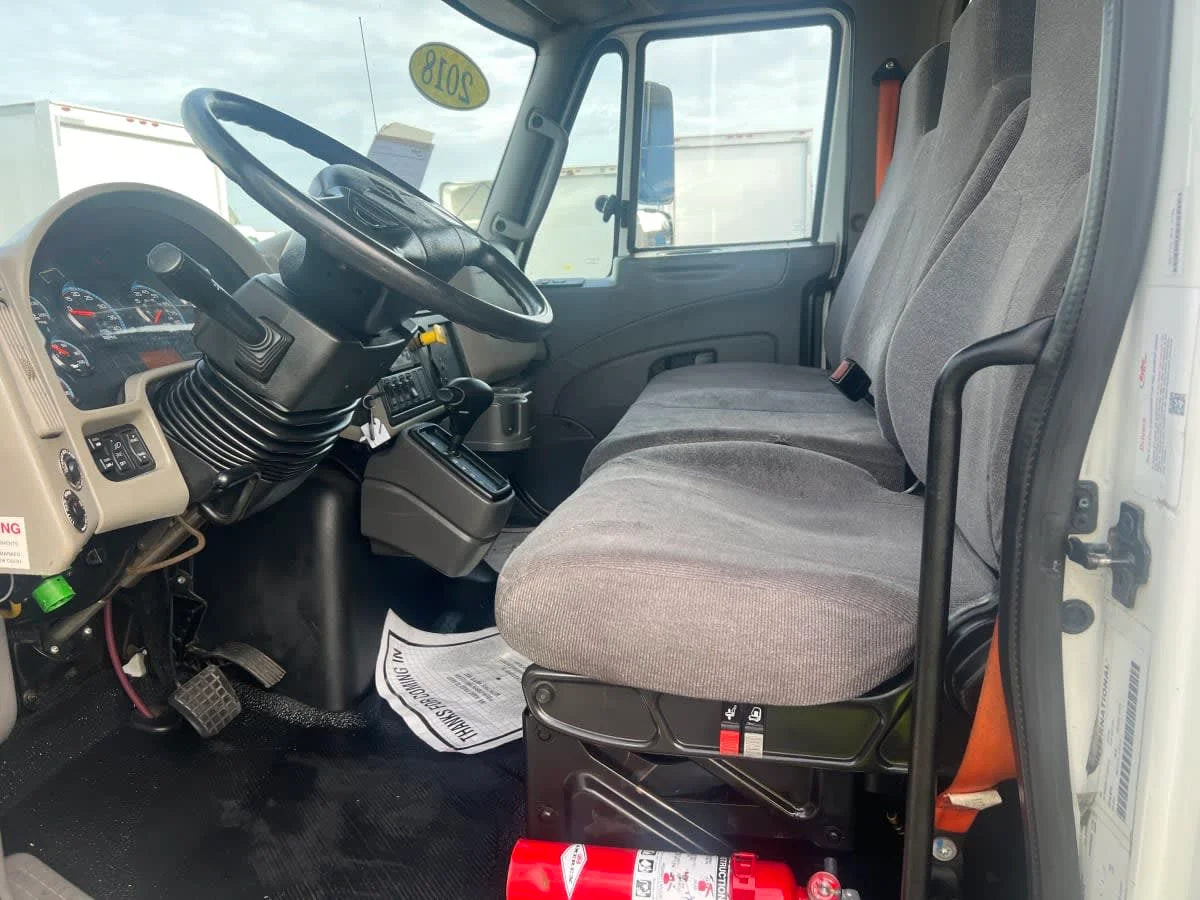 2018 International 4300 - image 7