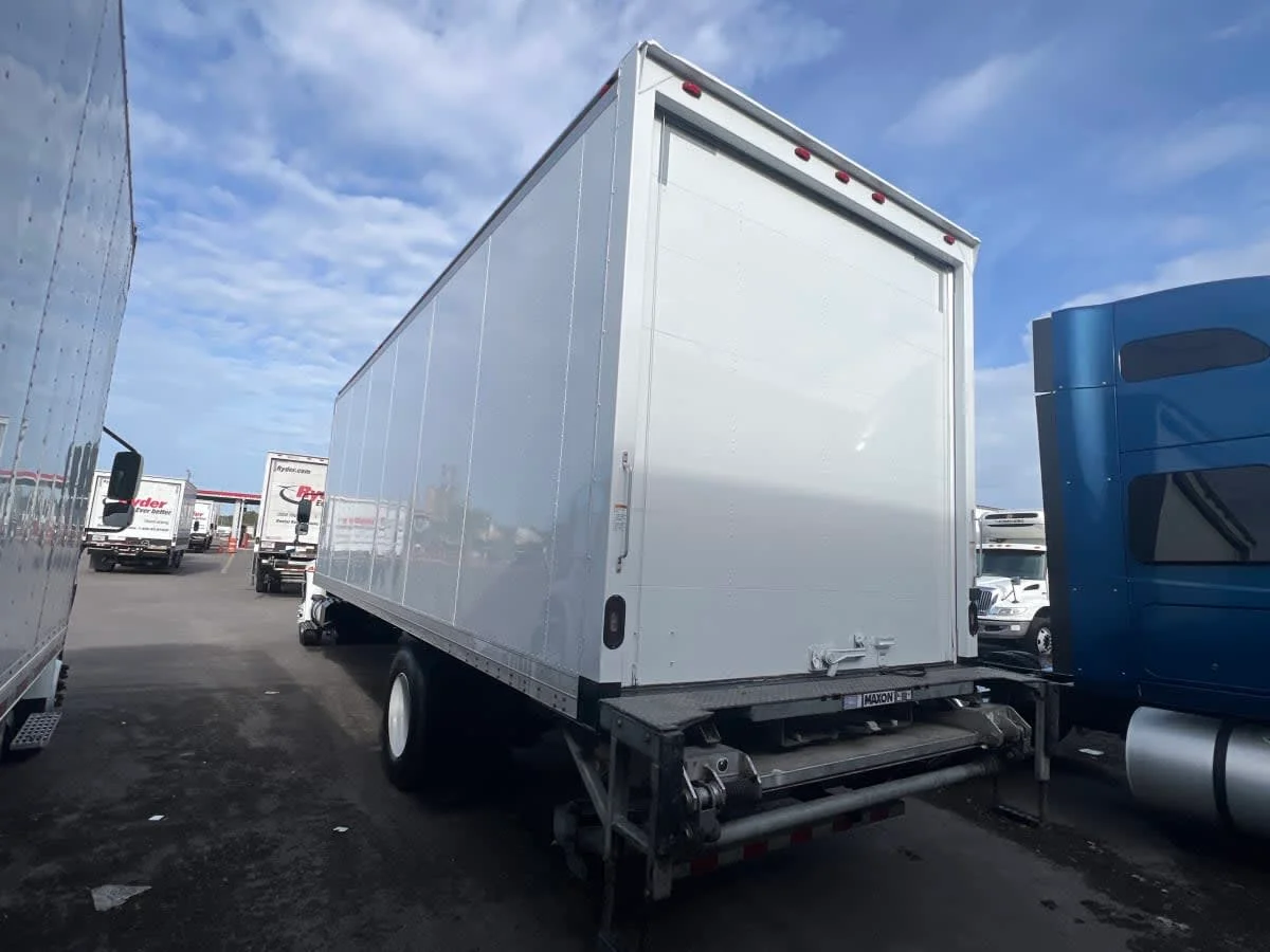 2018 International 4300 - image 6