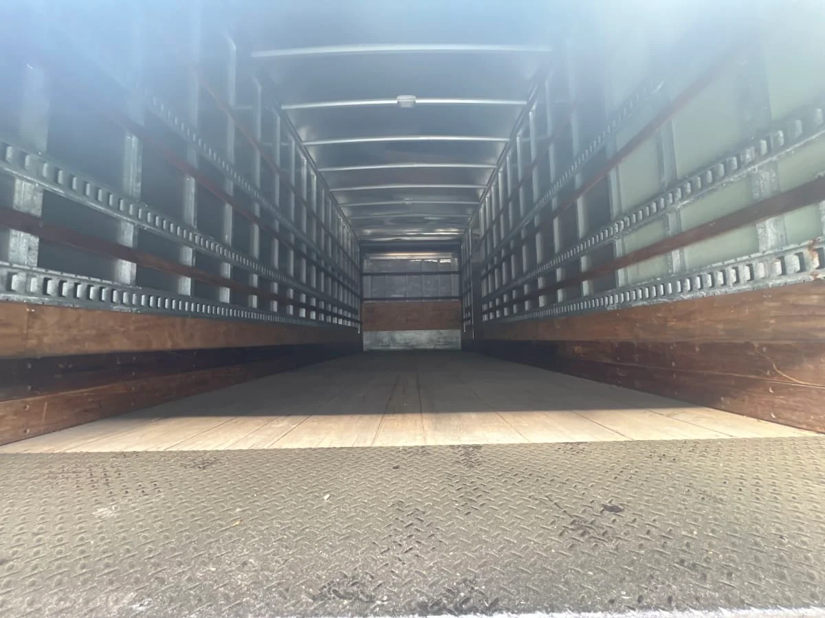 2018 International 4300 - image 8