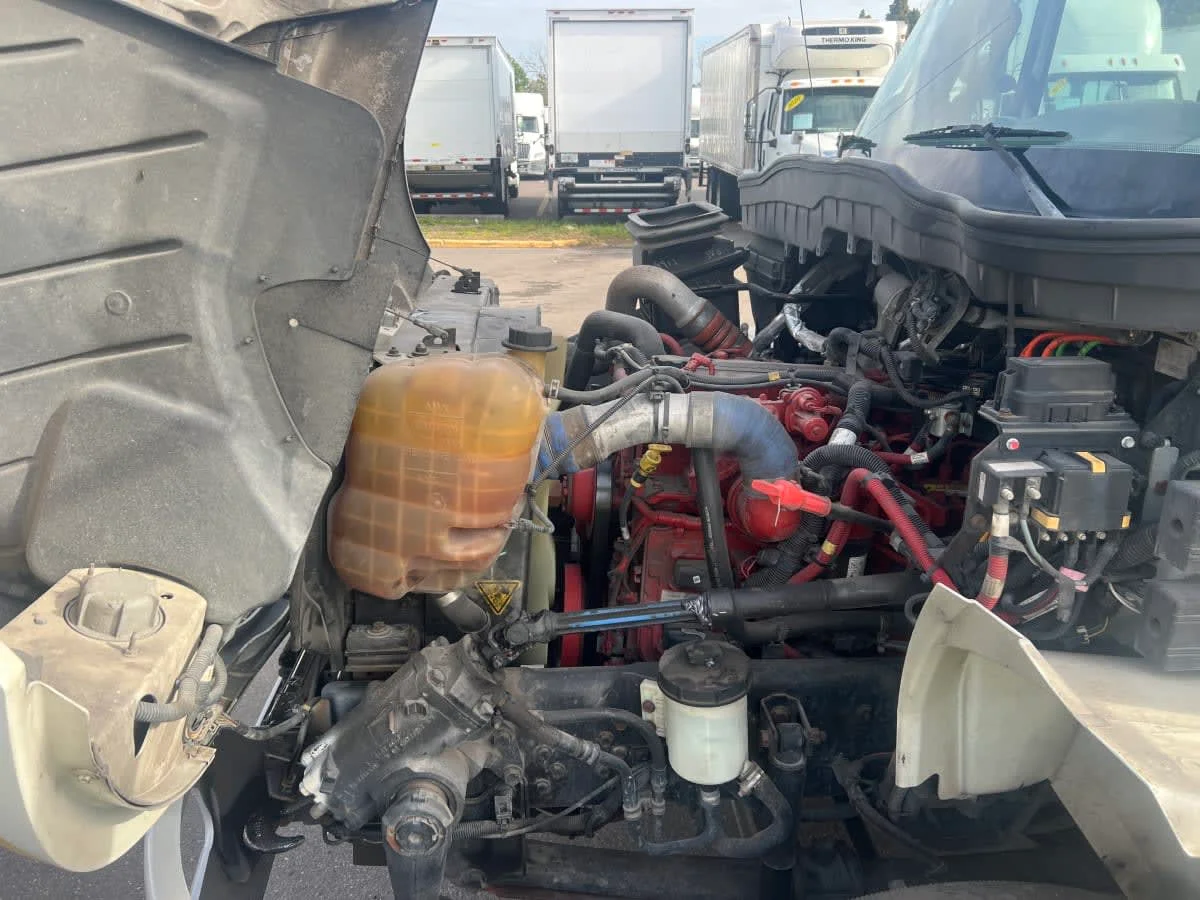 2018 International 4300 - image 9