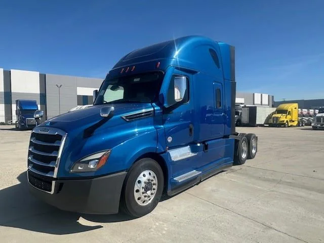 2022 Freightliner Cascadia - image 9