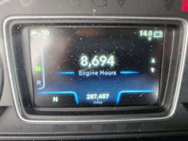 2022 International LT - image 12