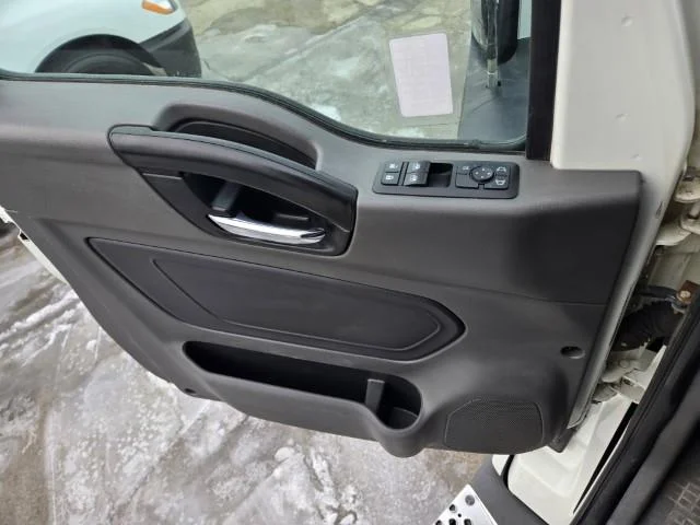 2022 International LT - image 13