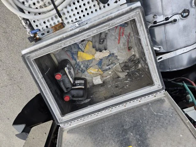 2022 International LT - image 26