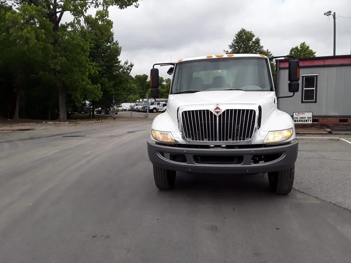 2019 International 4300 in Charlotte, NC — photo 2