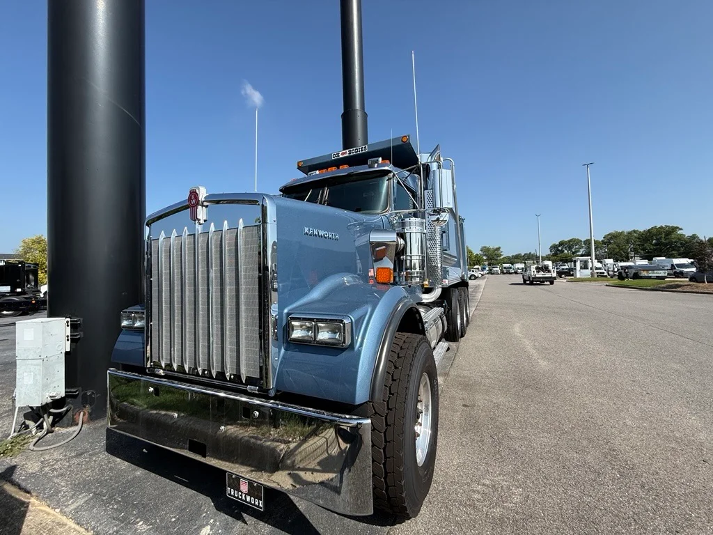 2027 Kenworth W900 in Birmingham, AL — photo 2