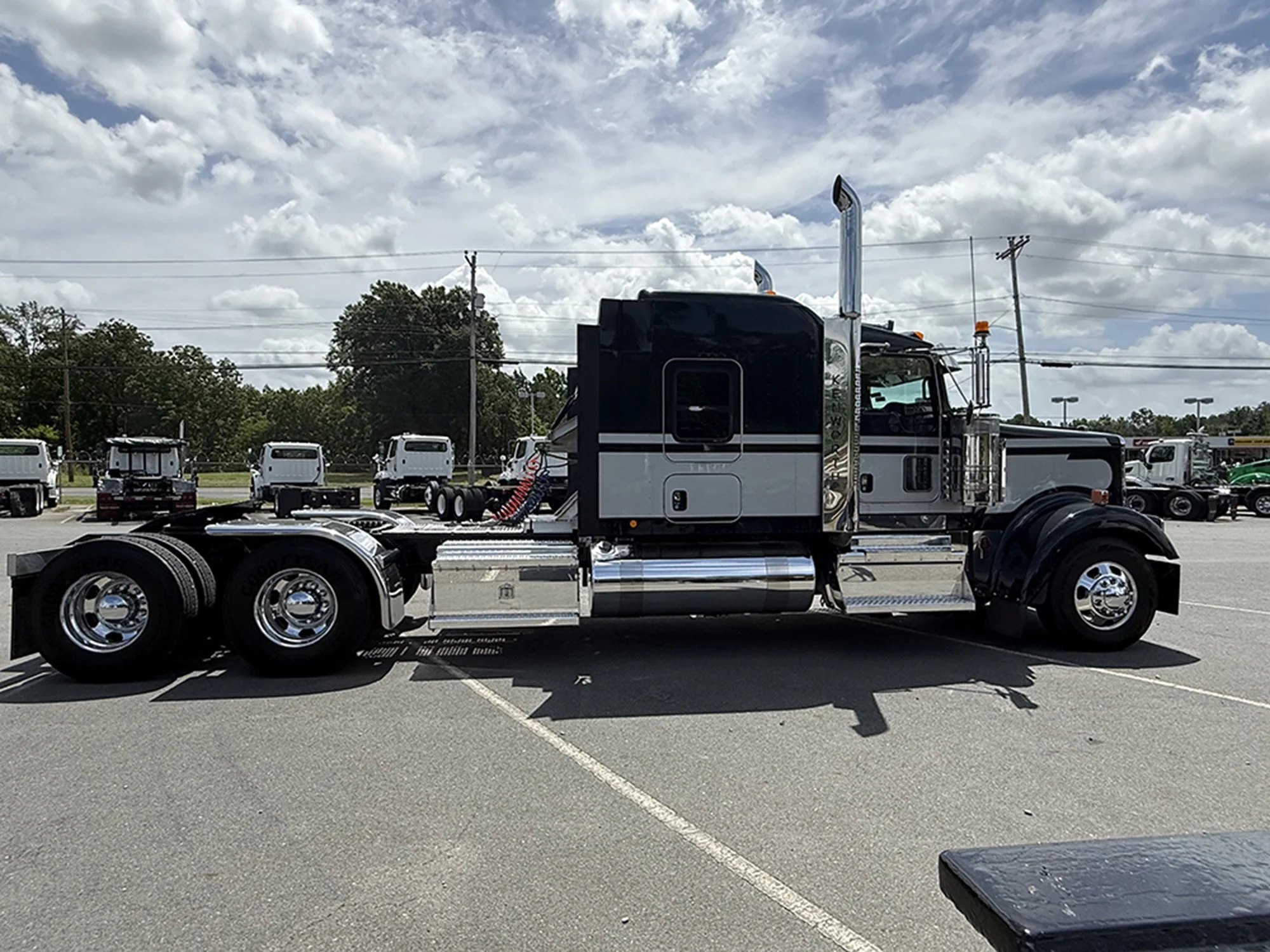 2022 Kenworth in Weyers Cave, VA — photo 3