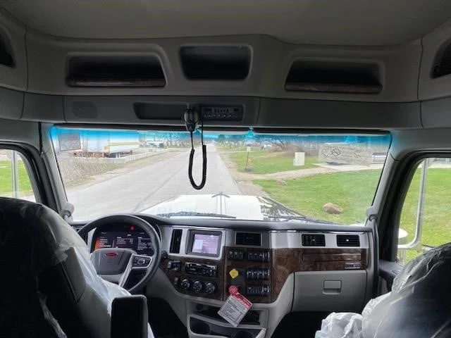 2025 Peterbilt 589 - image 21