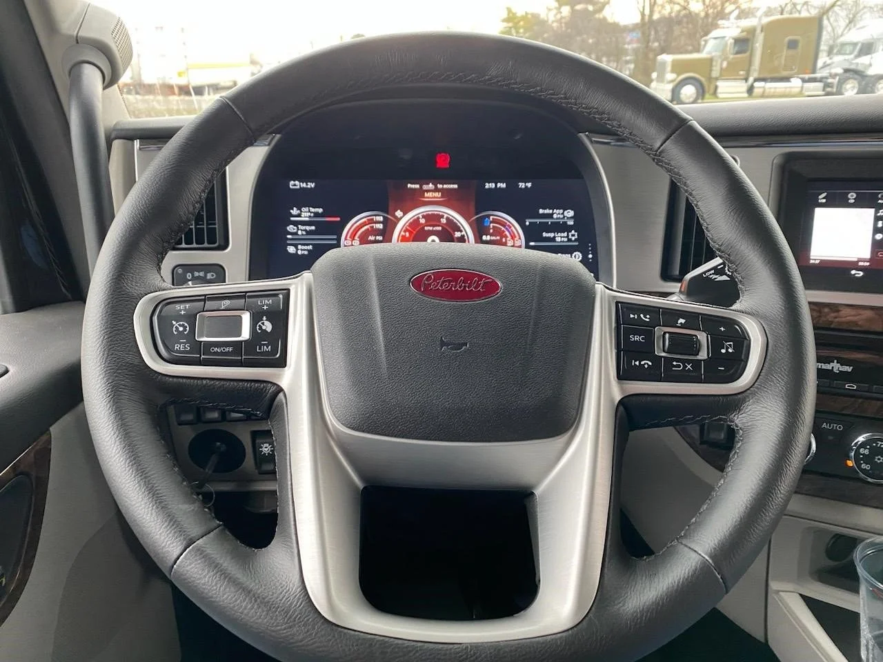 2025 Peterbilt 589 - image 15