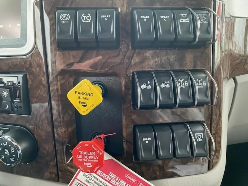 2025 Peterbilt 589 - image 18