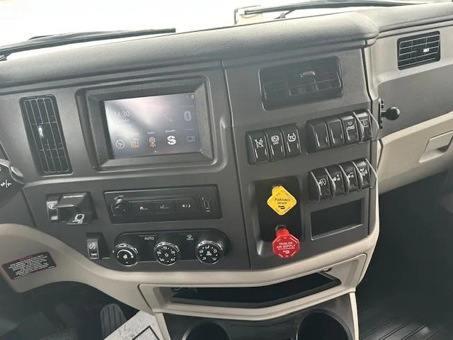 2026 Peterbilt 579 - image 4