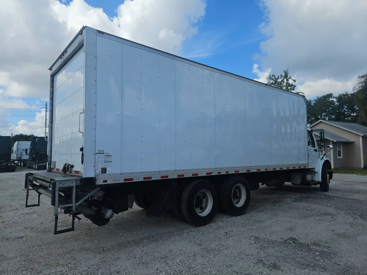 2019 Freightliner M2 106 - image 4