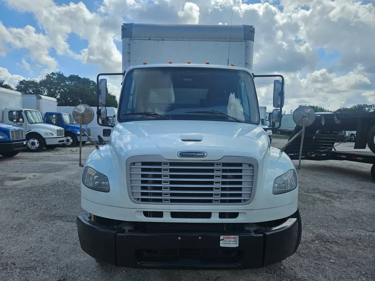 2019 Freightliner M2 106 - image 2