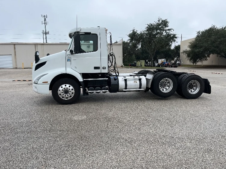 2022 Volvo in Tampa, FL — photo 4
