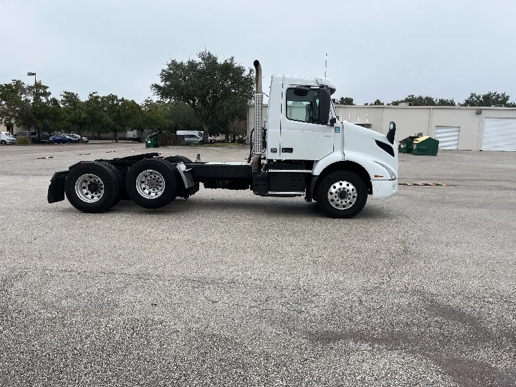 2022 Volvo in Tampa, FL — photo 8