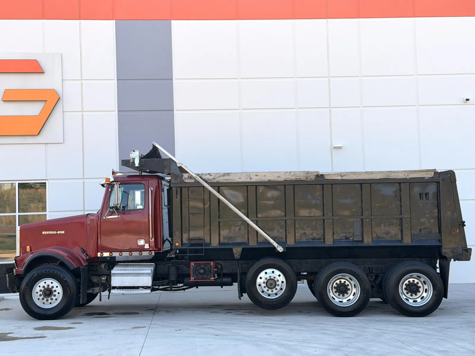 2004 Western Star 4900 - image 5