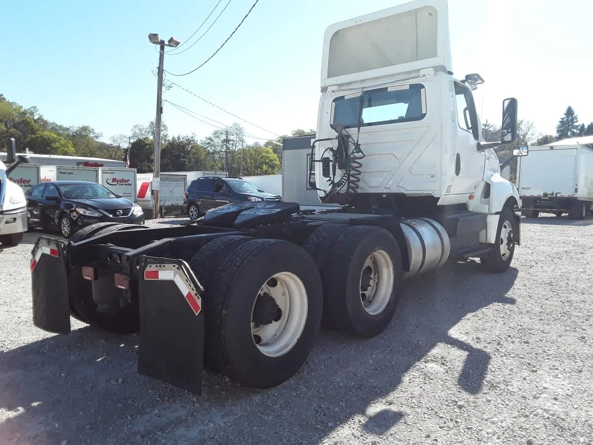 2019 International LT - image 4