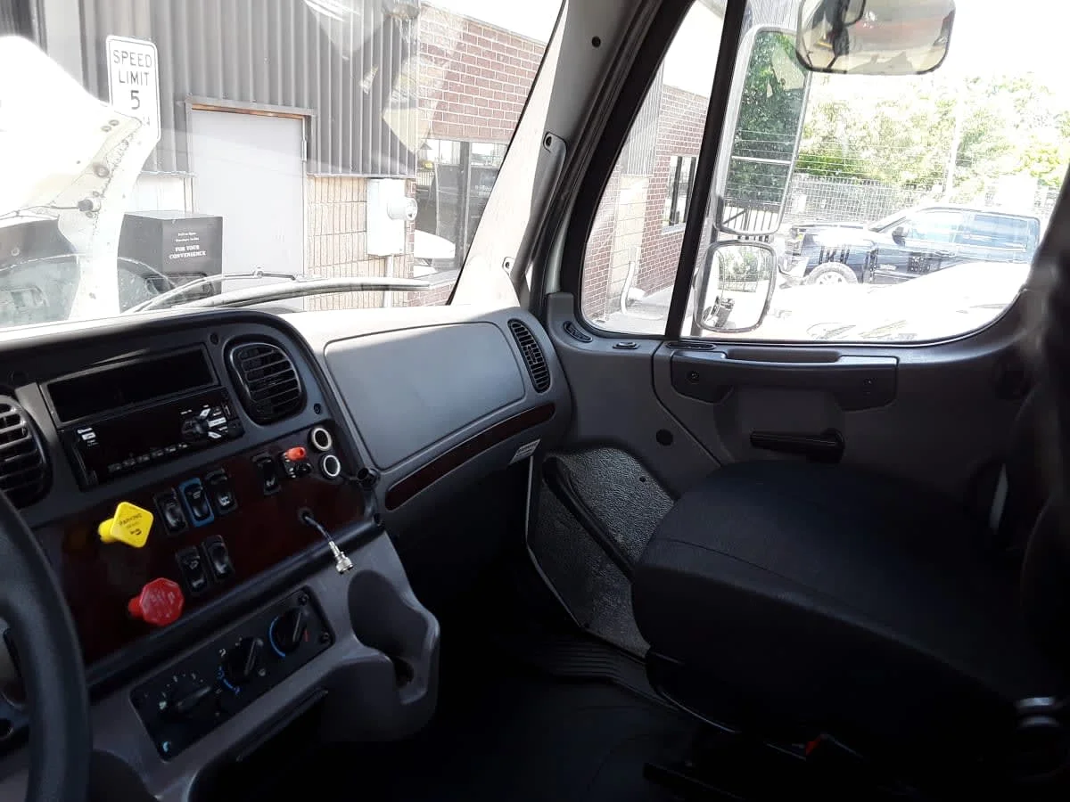 2019 Freightliner M2 106 in Kansas City, MO — photo 8