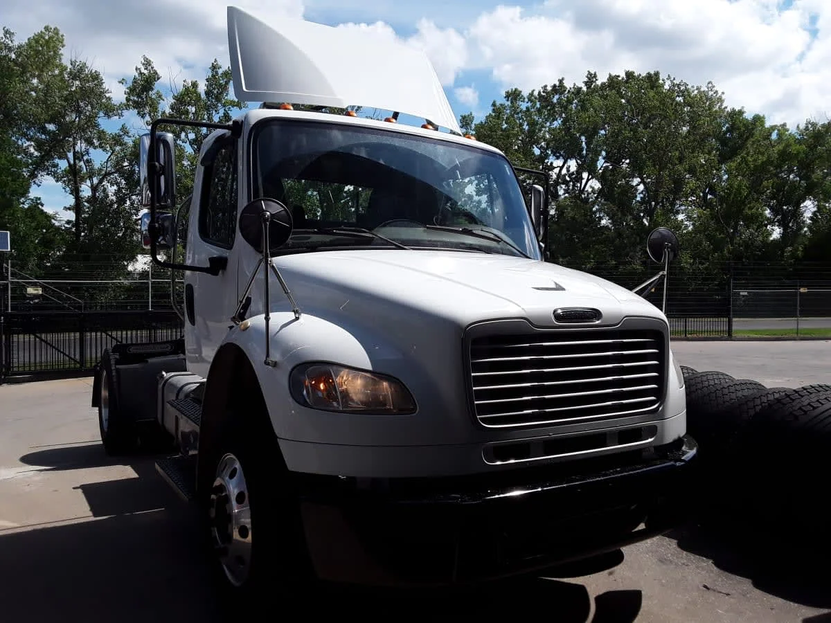 2019 Freightliner M2 106 in Kansas City, MO — photo 3