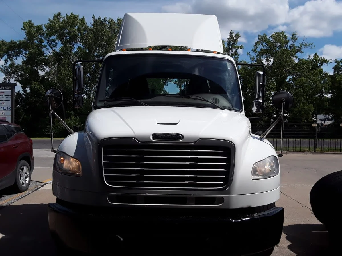 2019 Freightliner M2 106 in Kansas City, MO — photo 2