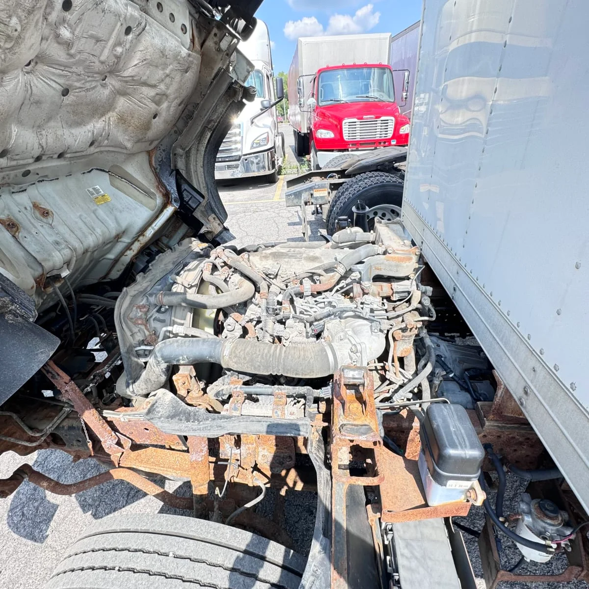 2016 Isuzu NRR - image 9