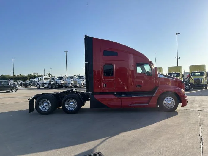 2024 Kenworth T680 in Houston, TX — photo 7