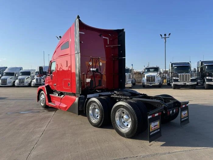 2024 Kenworth T680 in Houston, TX — photo 4