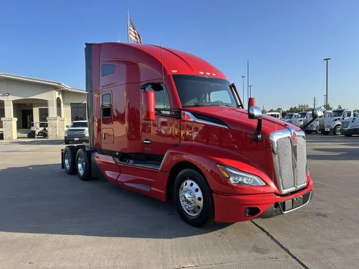 2024 Kenworth T680 in Houston, TX — photo 8