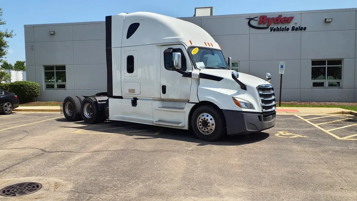 2019 Freightliner Cascadia in Bolingbrook, IL — photo 3