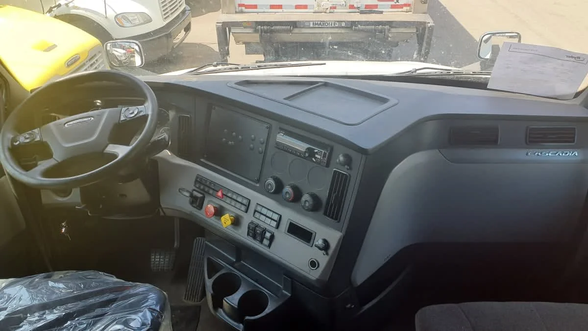 2019 Freightliner Cascadia in Bolingbrook, IL — photo 7