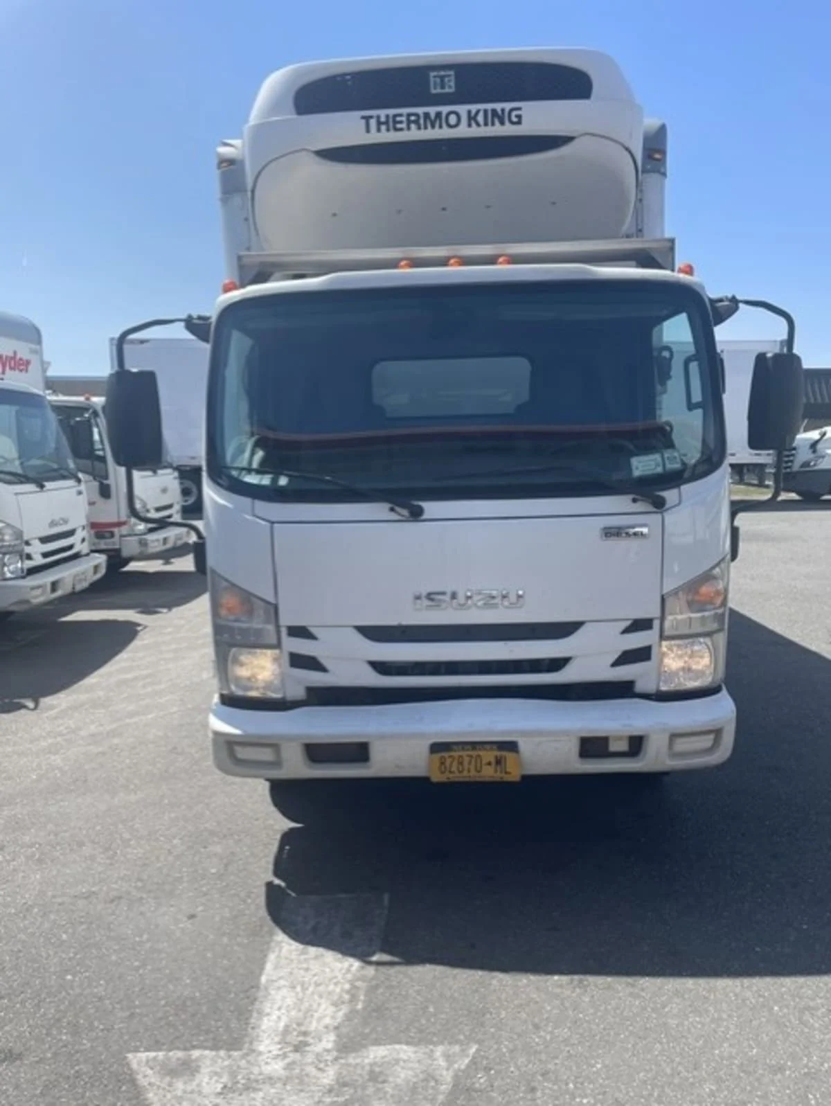2018 Isuzu NRR in Farmingdale, NY — photo 2