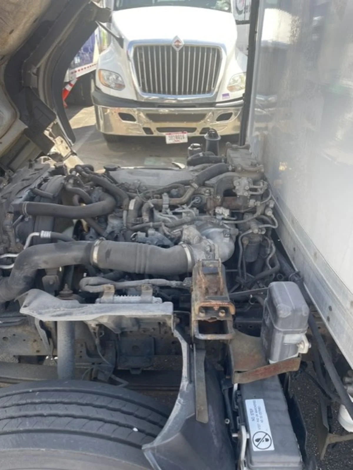 2018 Isuzu NRR in Farmingdale, NY — photo 10