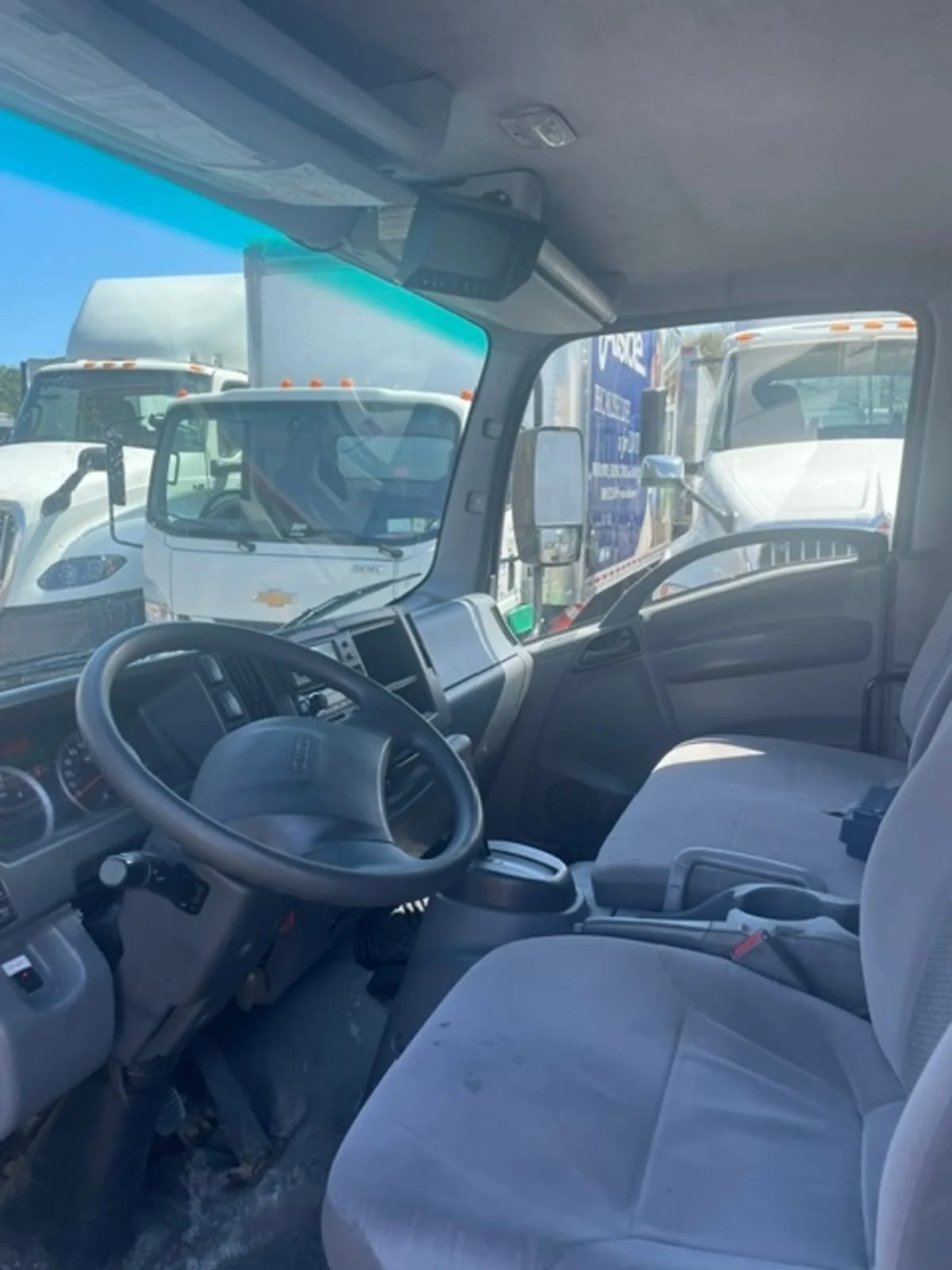2018 Isuzu NRR in Farmingdale, NY — photo 8