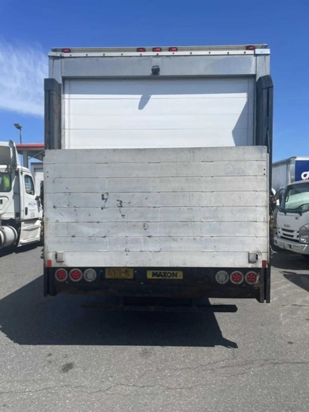 2018 Isuzu NRR in Farmingdale, NY — photo 5