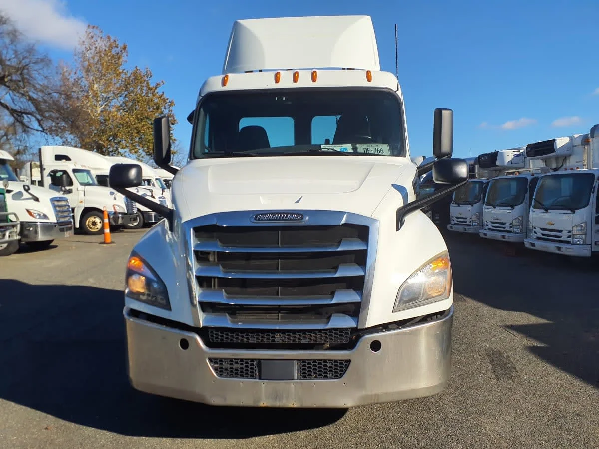 2019 Freightliner Cascadia in Springfield, MA — photo 2