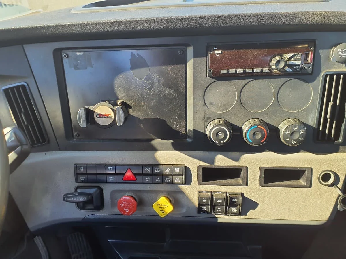 2019 Freightliner Cascadia in Springfield, MA — photo 7