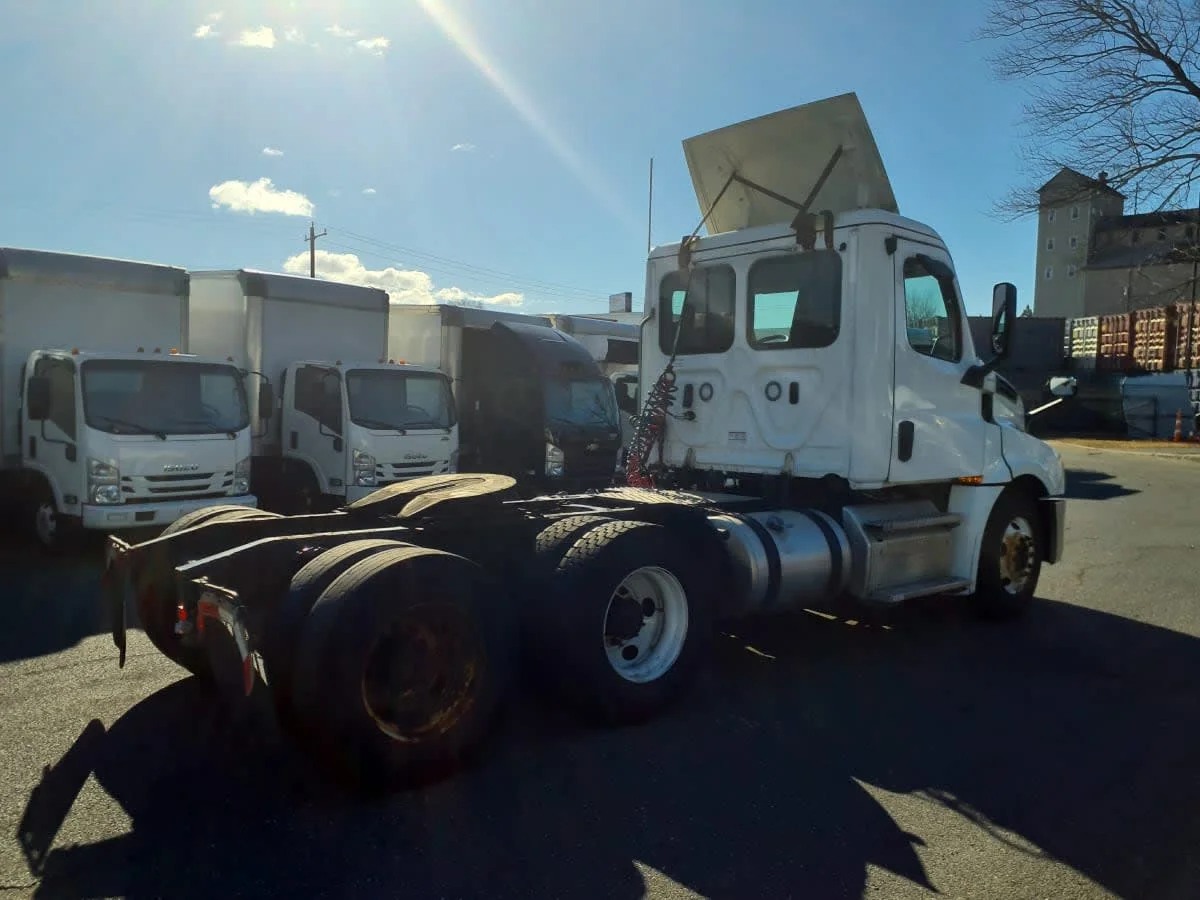 2019 Freightliner Cascadia in Springfield, MA — photo 4