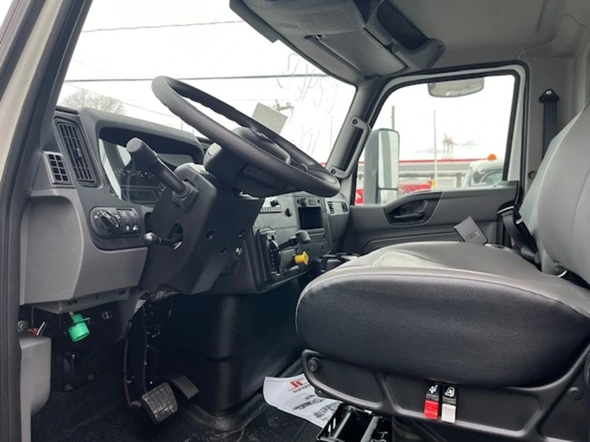 2025 International MV - image 6