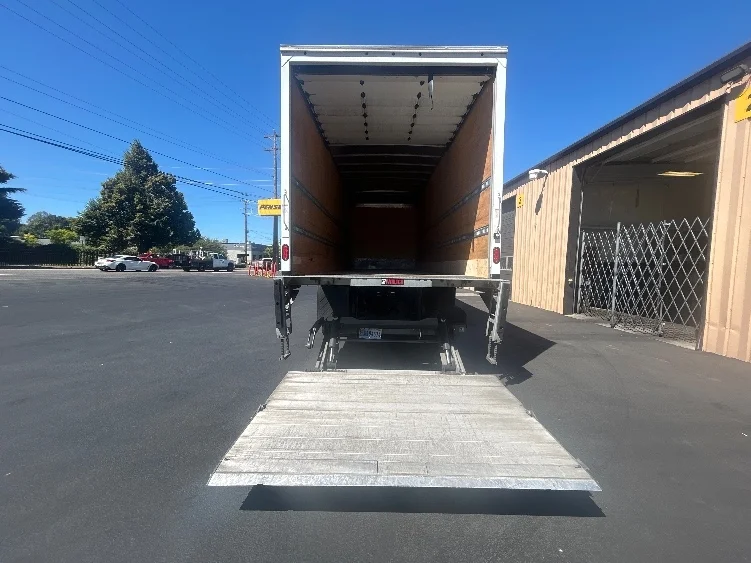 2022 Freightliner eM2 in Portland, OR — photo 9